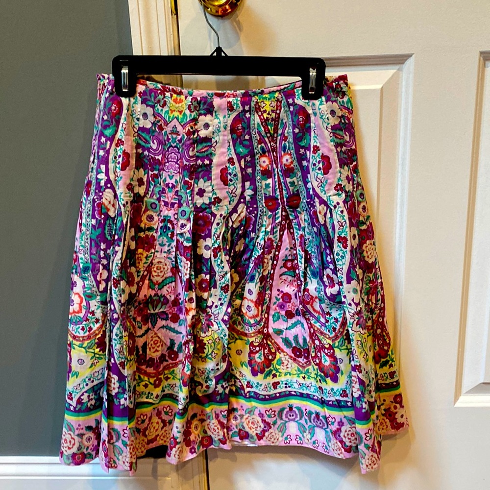 Size 6- Tahari pleat skirt